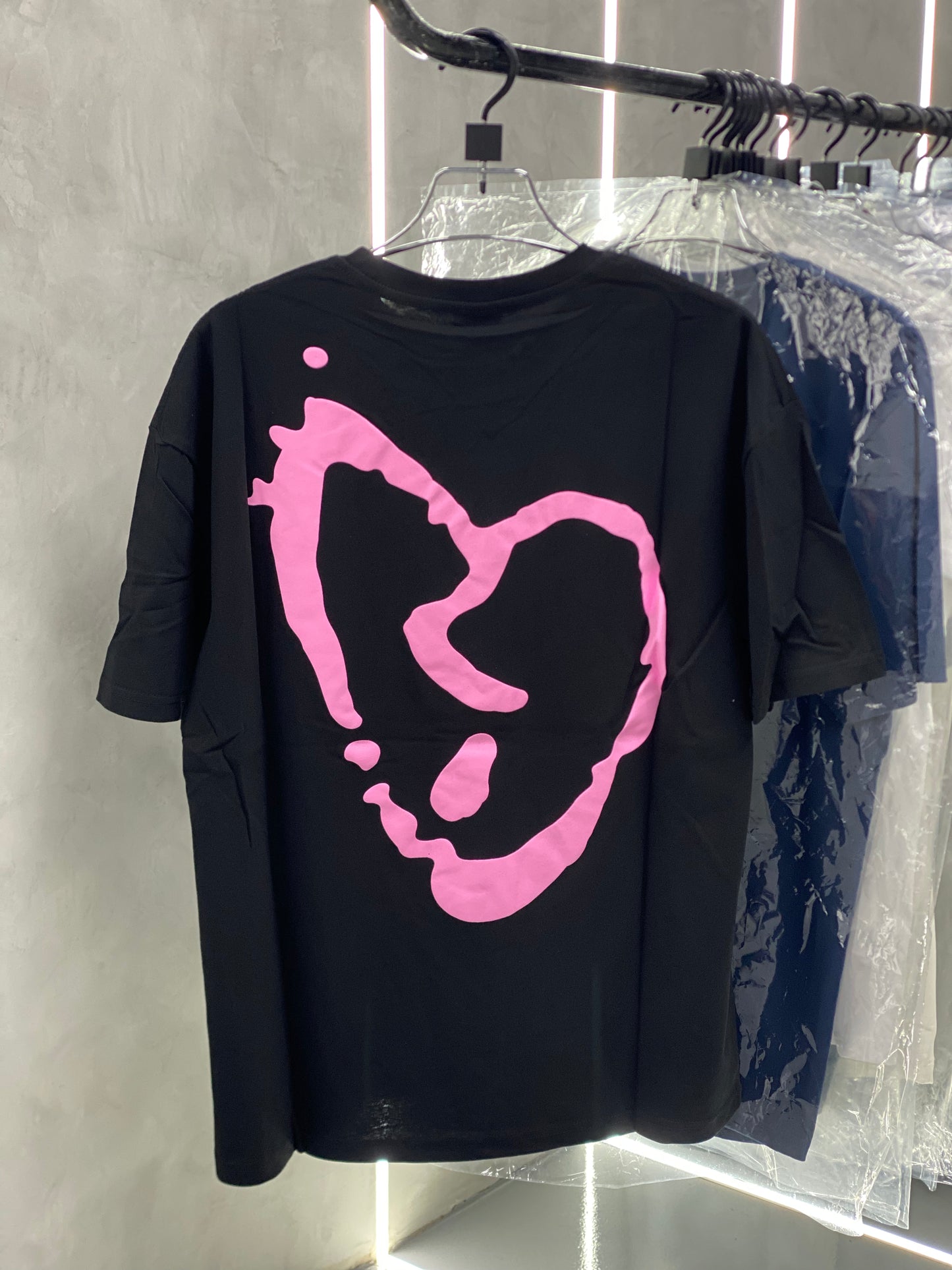 Revenge HEARTBREAK Black/Pink SS24 Tee