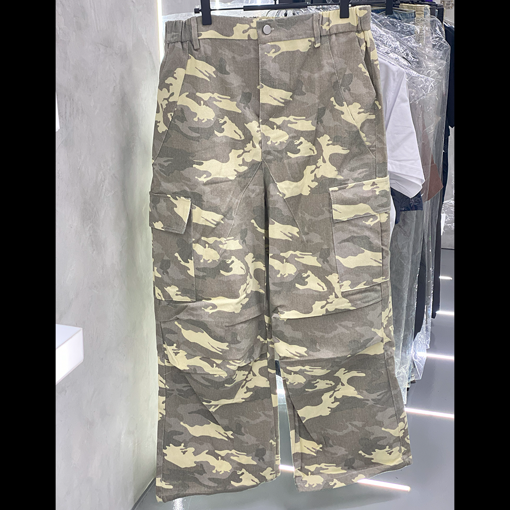 Oversized Camo Pattern Multi-Pocket Pants