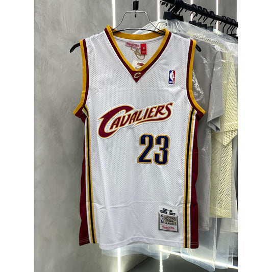 Cleveland Cavaliers LeBron James 23 Retro Jersey (Fans Edition)