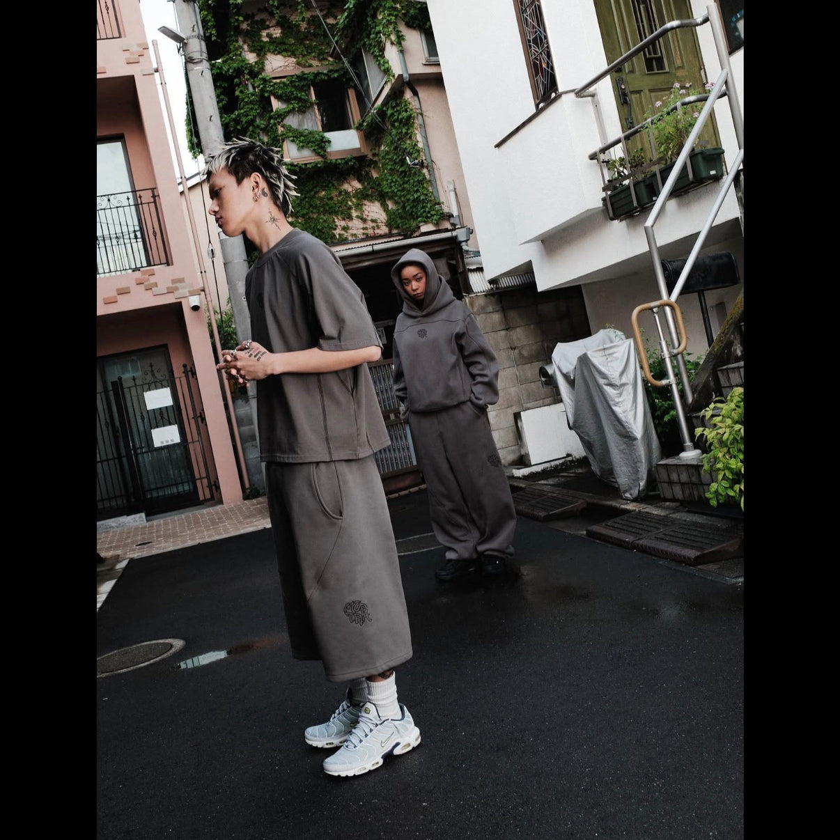 Mertra Oversized Sweat Shorts 'Dark Grey"